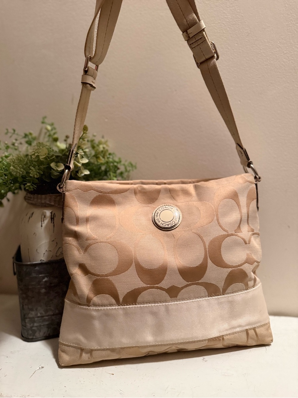 COACH KHAKI WHITE SIGNATURE EUC - Picture 2 of 7